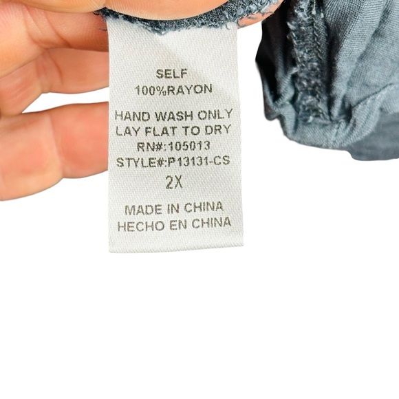 EUC Chic Soul Boutique Women’s Summery Gray Tank with Colorful Embroidery Sz 2X - Picture 4 of 8